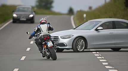Sicherheitskampagne, Report, ams0822 Auto, Motorrad, Linksabbieger
