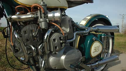Bistella 500 von Marek Foltis mit Doppel-Sternmotor mit Kompressor Basis Jawa Zweitakt