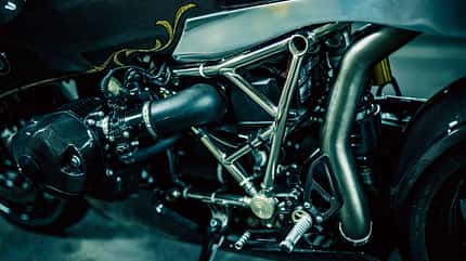 BMW HP2 Cherry's Company Midnight Racer