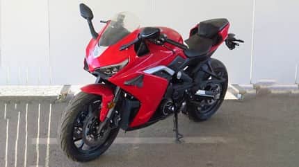 China MVCagiva QJMotor 150 ADV Crazy Weekend Roller Scooter und KJW700 Sportler China MVCagiva QJMotor 150 ADV Crazy Weekend Roller Scooter und KJW700 Sportler