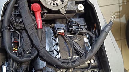 BMW R 1300 GS Batterie abgeklemmt wegen Starter-Relais BMW R 1300 GS Batterie abgeklemmt wegen Starter-Relais