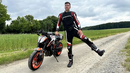 Übungen gegen Verspannungen beim Motorradfahren Übungen gegen Verspannungen beim Motorradfahren