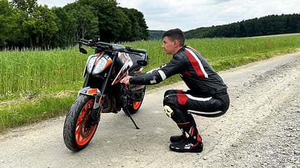 Übungen gegen Verspannungen beim Motorradfahren Übungen gegen Verspannungen beim Motorradfahren