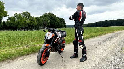 Übungen gegen Verspannungen beim Motorradfahren Übungen gegen Verspannungen beim Motorradfahren
