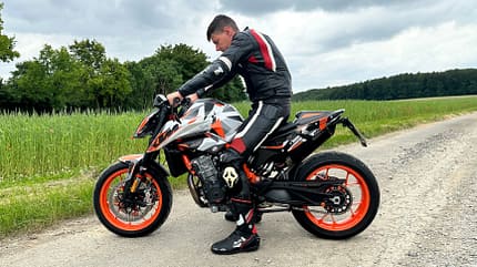 Übungen gegen Verspannungen beim Motorradfahren Übungen gegen Verspannungen beim Motorradfahren