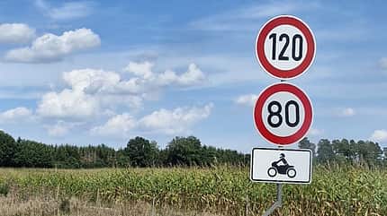 Tempolimit 80 für Motorräder auf der A7 Tempolimit 80 für Motorräder auf der A7