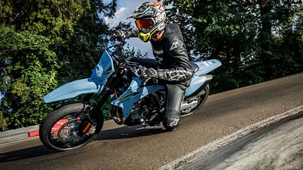 Suzuki DR-Z 4SM (2025) Suzuki DR-Z 4SM (2025)