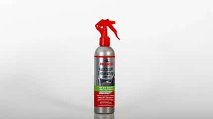 Nigrin Kunststoff-Tiefenpflege seidenmatt, Kunststoffpflege, Pflegemittel, Sprühflasche, Autozubehör, Innenraumpflege, seidenmatt, Nigrin, Kunststoff, Pflegeprodukt Produktfoto einer Sprühflasche Nigrin Kunststoff-Tiefenpflege seidenmatt, freigestellt auf weißem Hintergrund.