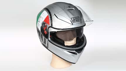 Vergleichstest Integralhelme (MOTORRAD 9/2017)