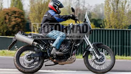 Zweizylinder-Adventure-Bike