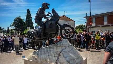 Dakar-Sieger als Bronze-Statue