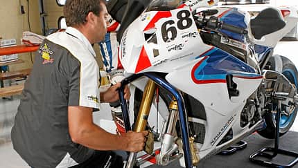 BMW S 1000 RR im Fahrwerksvergleich