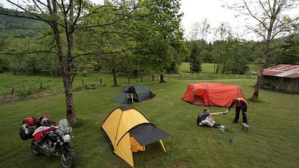 Motorradfahren und Camping