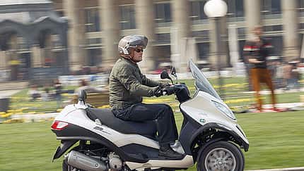 Der neue Piaggio MP3 mit Hybridantrieb