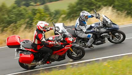 Crossover-Bike gegen Reiseenduro
