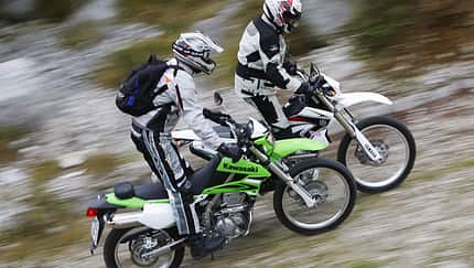 Kawasaki KLX 250 gegen Yamaha WR 250 R
