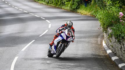 Hickman gewinnt Senior TT mit absolutem Rundenrekord