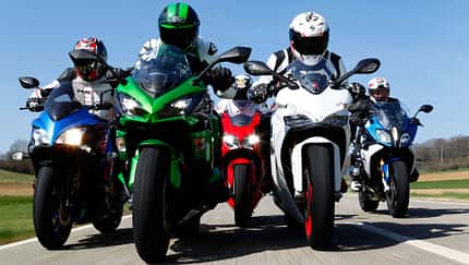 Ducati gegen Suzuki, Kawasaki, Honda und BMW