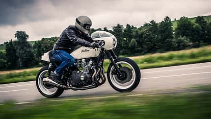 Wuchtiges Naked Bike wird potente Fahrmaschine