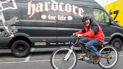 Kreuzung aus Mountainbike, NSU Quickly und Skateboard
