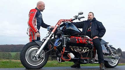 Motorrad-Eigenbau mit Aston Martin-V12