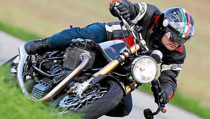 Die Moto Guzzi V11 Flacheisen des Guzziladen