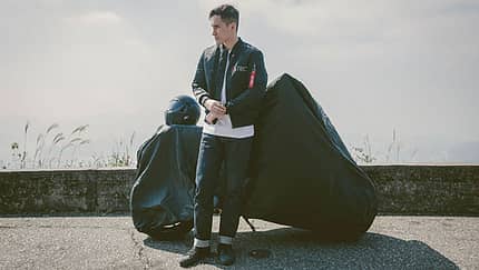 Jacke mit integrierter Motorrad-Abdeckhaube