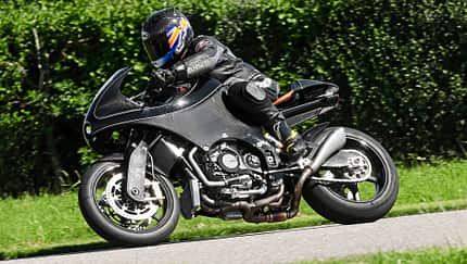 Carbon-Monster mit Aprilia V4-Motor