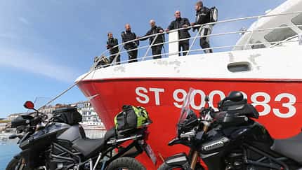 Sechs Textilkombis der Oberklasse im MOTORRAD-Produkttest