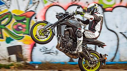 Mittelklasse-Naked Bike goes bad