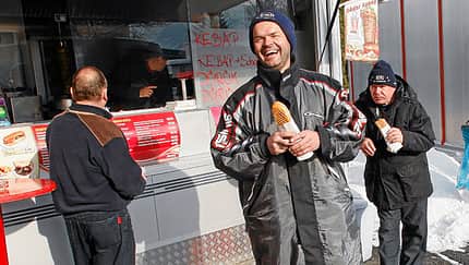 Ein Portrait des Eisspeedway-Fahrer Günther Bauer