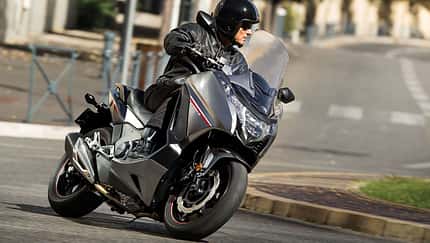 Halb Roller, halb Motorrad