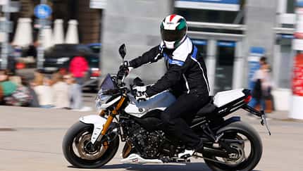Naked Bike von Yamaha mit ABS