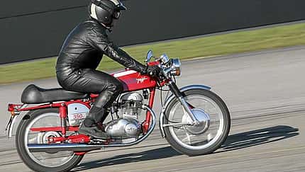 Der Versuch von MV Agusta in der Mittelklasse Fuß zu fassen