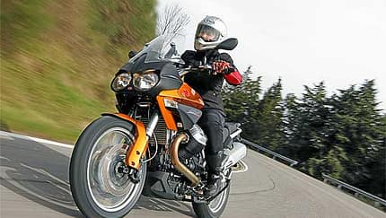 Die Straßenenduro von Moto Guzzi im Test