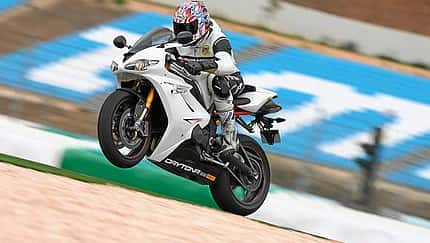 Triumph veredelt seinen Dreizylinder-Supersportler