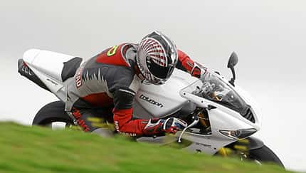 Dreizylinder-Supersportler: Daytona jetzt auch in R-Version