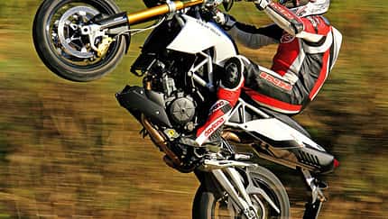 Die powervolle Aprilia Dorsoduro 1200 stellt sich vor