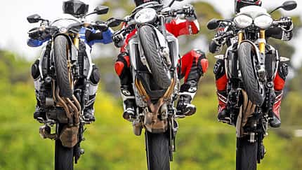 Was können die R-Versionen der Naked Bikes?