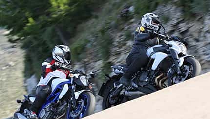 Naked-Bikes von Suzuki und Kawasaki im Vergleich