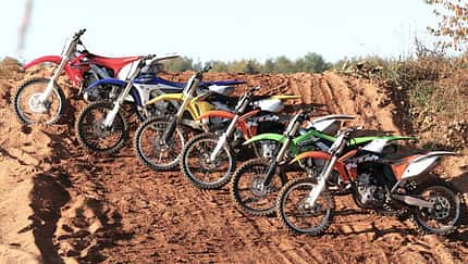 Crosser von Honda, Kawasaki, KTM, Suzuki und Yamaha im Test