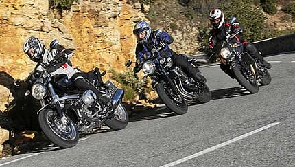Drei Naked Bikes mit klassischem Aussehen