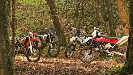 Vier 450er-Sportenduros im Offroad-Vergleich