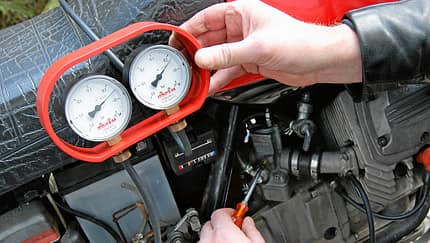 Ein Kfz-Mechaniker-Meister zeigt, wie es geht