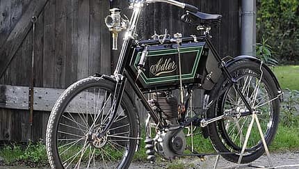 Sieht aus wie ein Fahrrad, aber fährt mit Adler-Einzylinder
