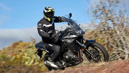 Mittelklasse-Adventure-Bike modellgepflegt