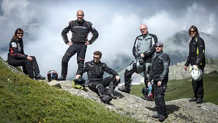 Textilkombis im Vergleichstest: Dainese Carve 2 Lady, Buese Highland, Dainese Racing 3 D Dry, Modeka Panamericana, FLM Reise Textilkombi 1.0, Stadler 4All Pro