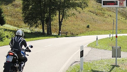Motorrad Lärm leiser fahren Anzeige