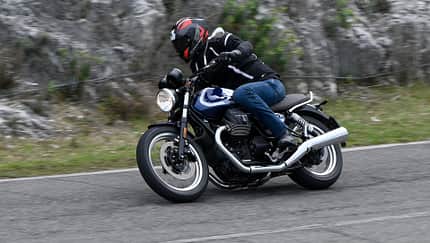 Moto Guzzi V7 2021