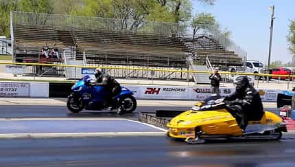Snowmobil vs. Hayabusa
